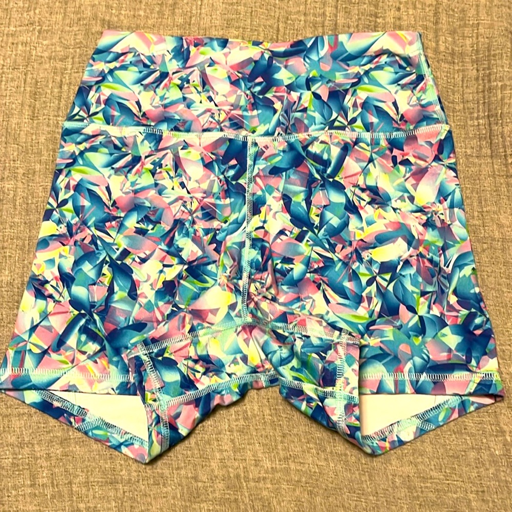 LIKE NEW FLEO SHORTS
